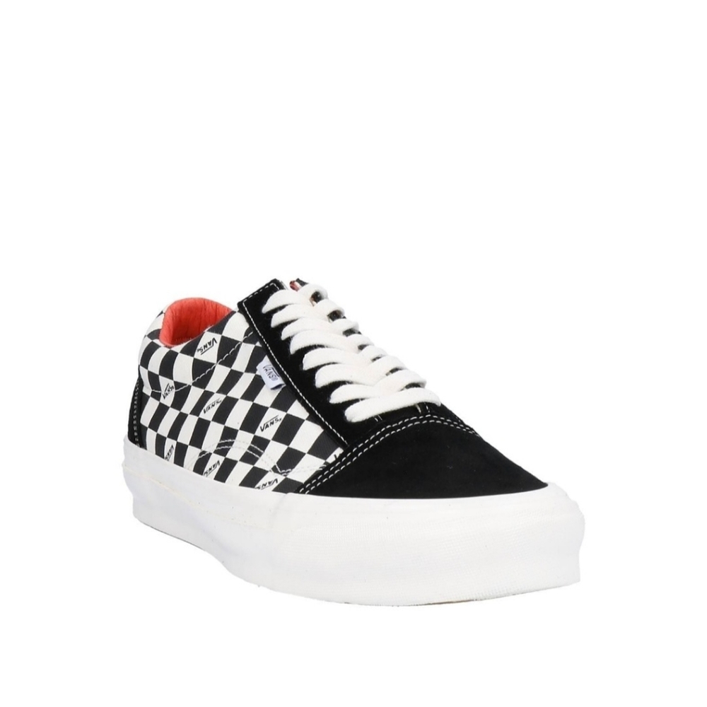 VANS - Picture 2 of 4